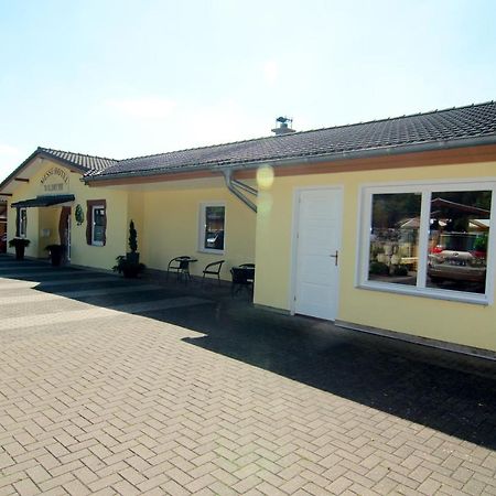 Messe-Hotel "Waldruhe" Giesen Exterior photo