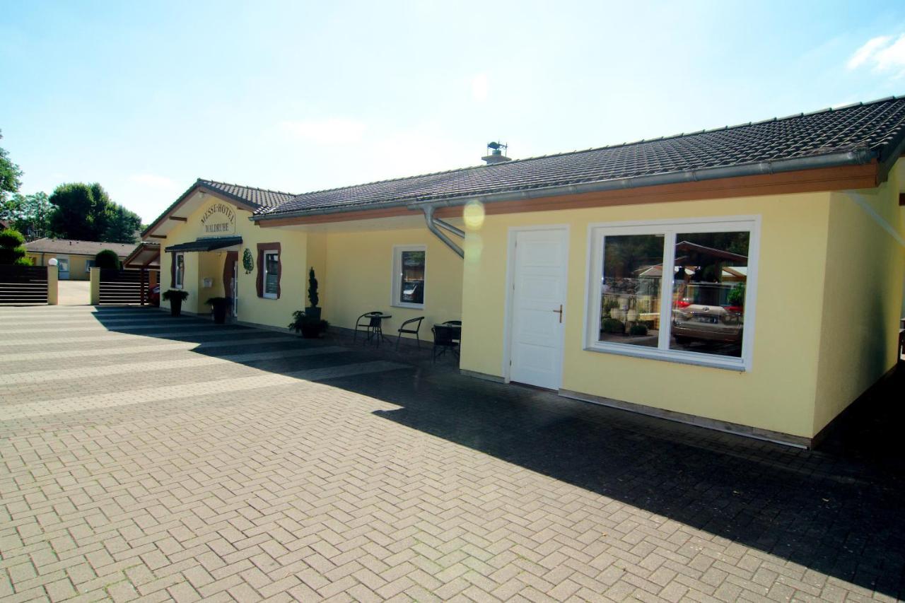 Messe-Hotel "Waldruhe" Giesen Exterior photo